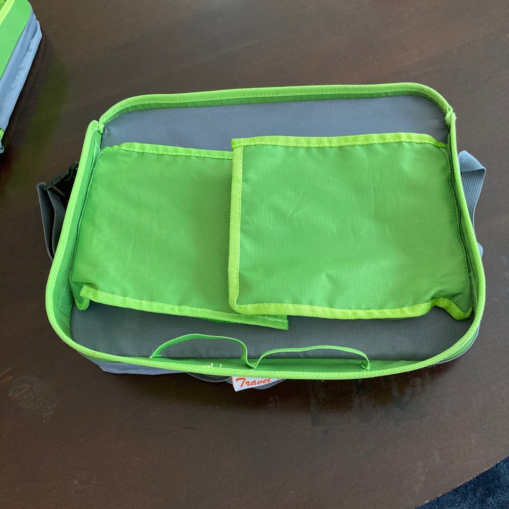 Car seat tray organizer for kids. Backpack. Green. EUC. Great for car trips.